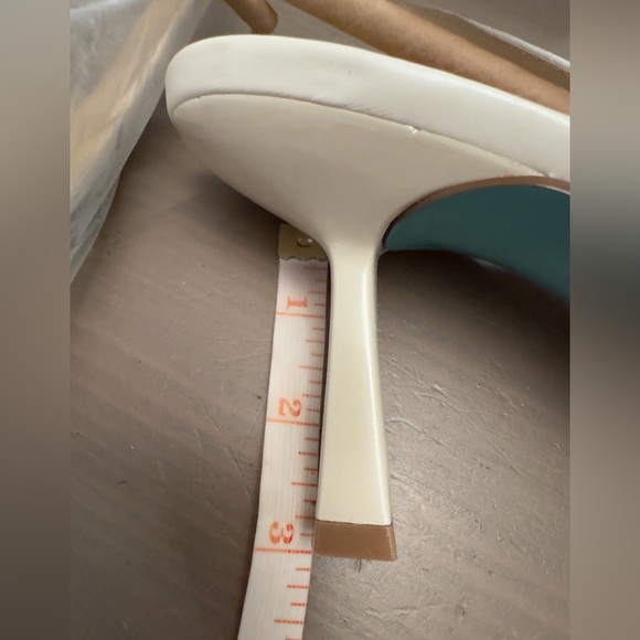 Betsey Johnson Women's Clark Pump, Ivory, 9.5 Wide- wore once basically new - Picture 10 of 11